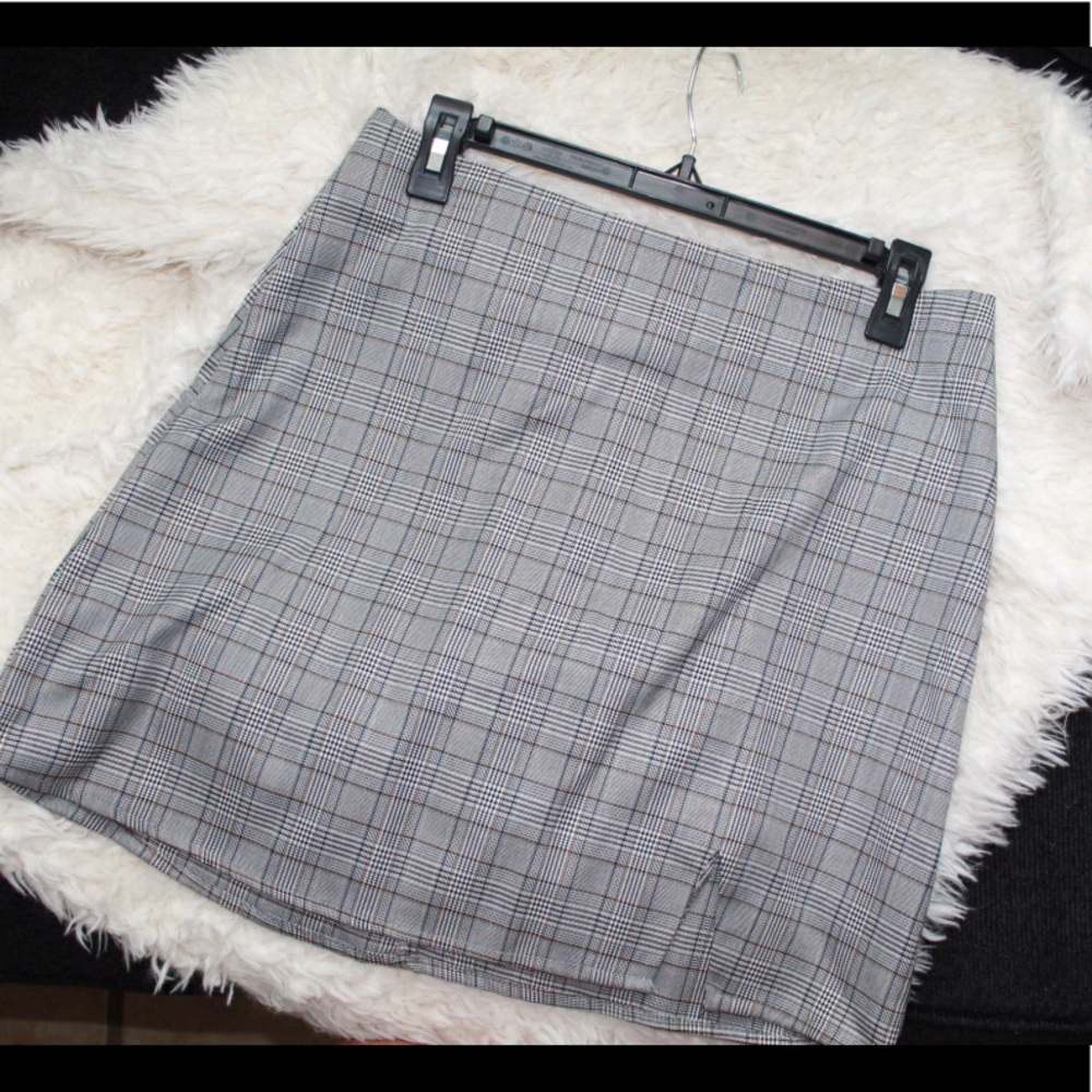17” Woven Casual Mini Skirt